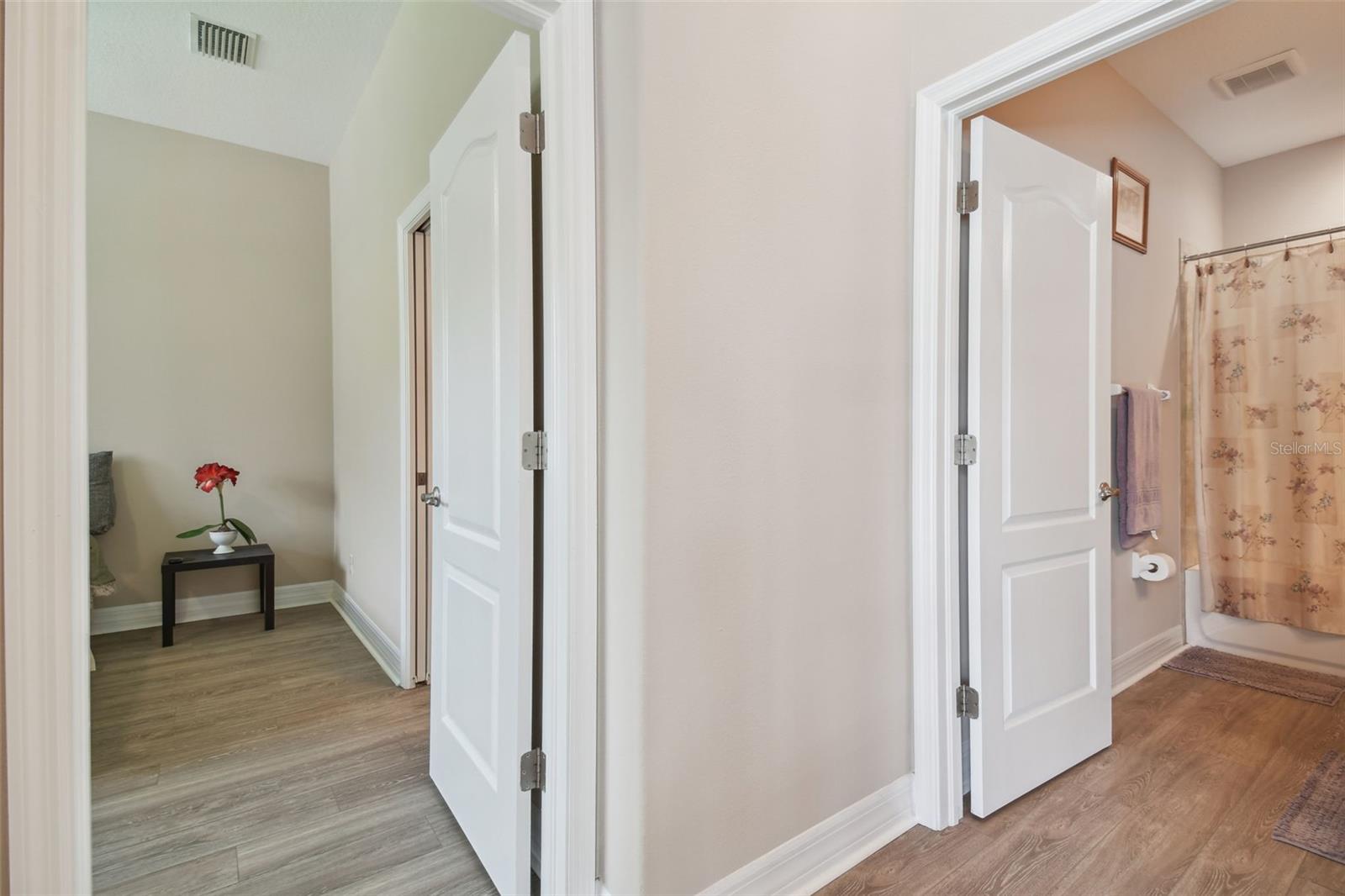 Image 29 of 70 For 2566 Lake Manor Drive