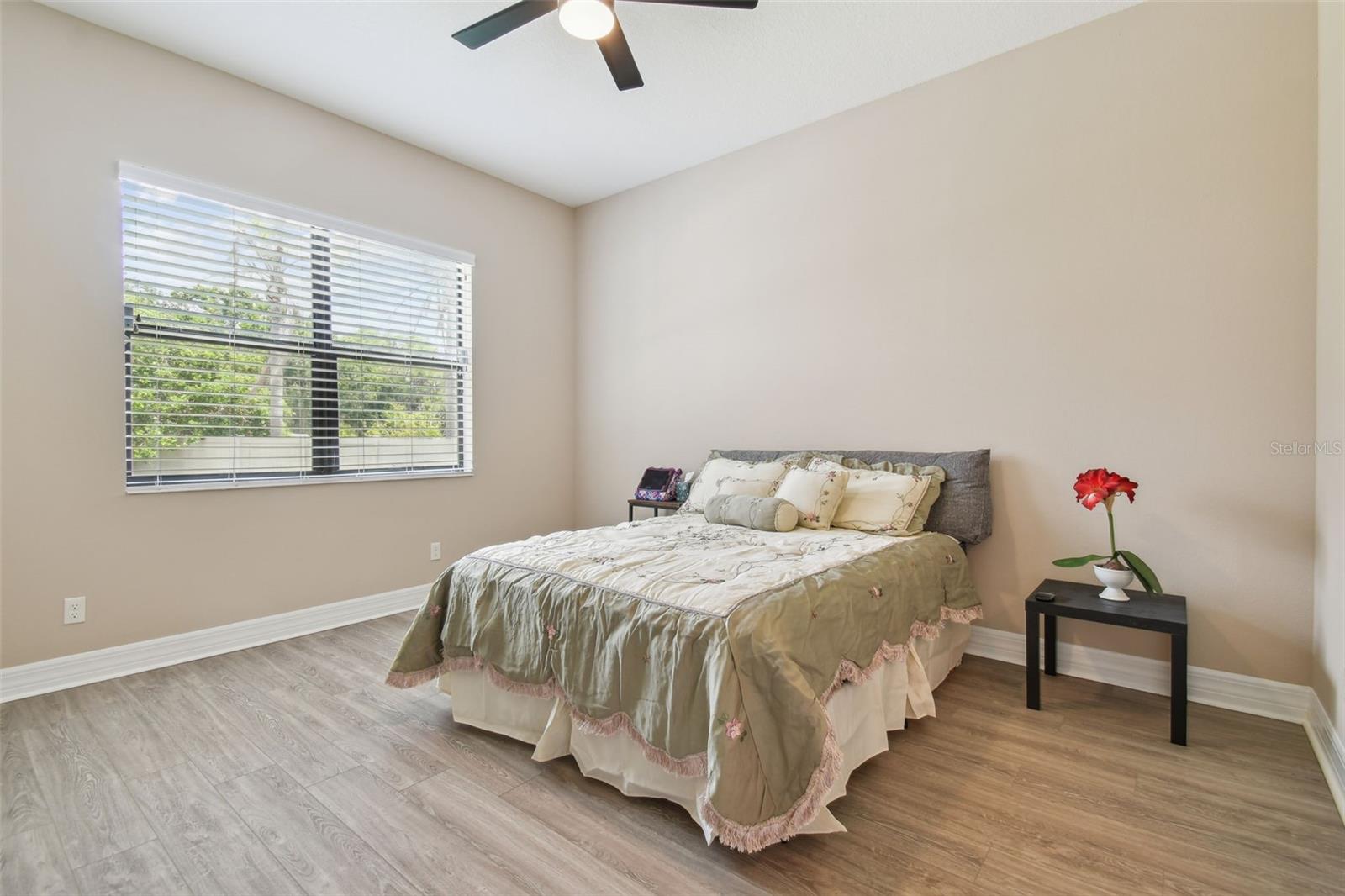 Image 32 of 70 For 2566 Lake Manor Drive