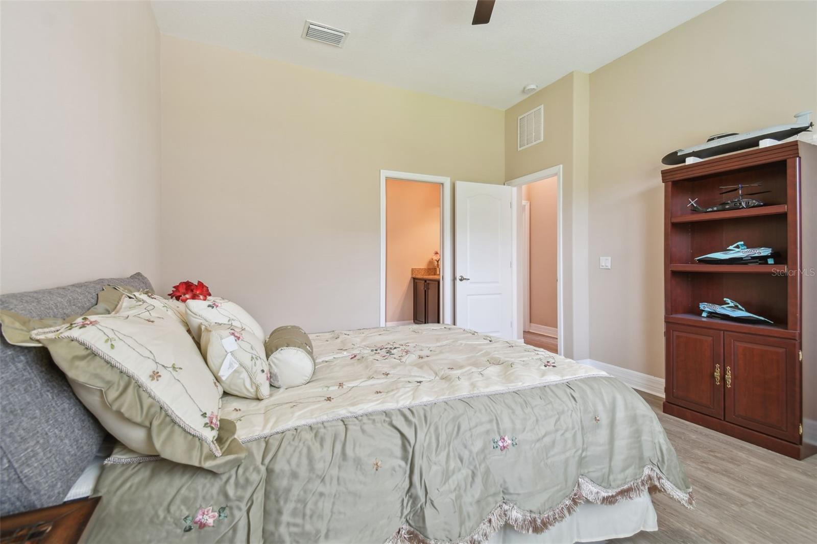 Image 33 of 70 For 2566 Lake Manor Drive