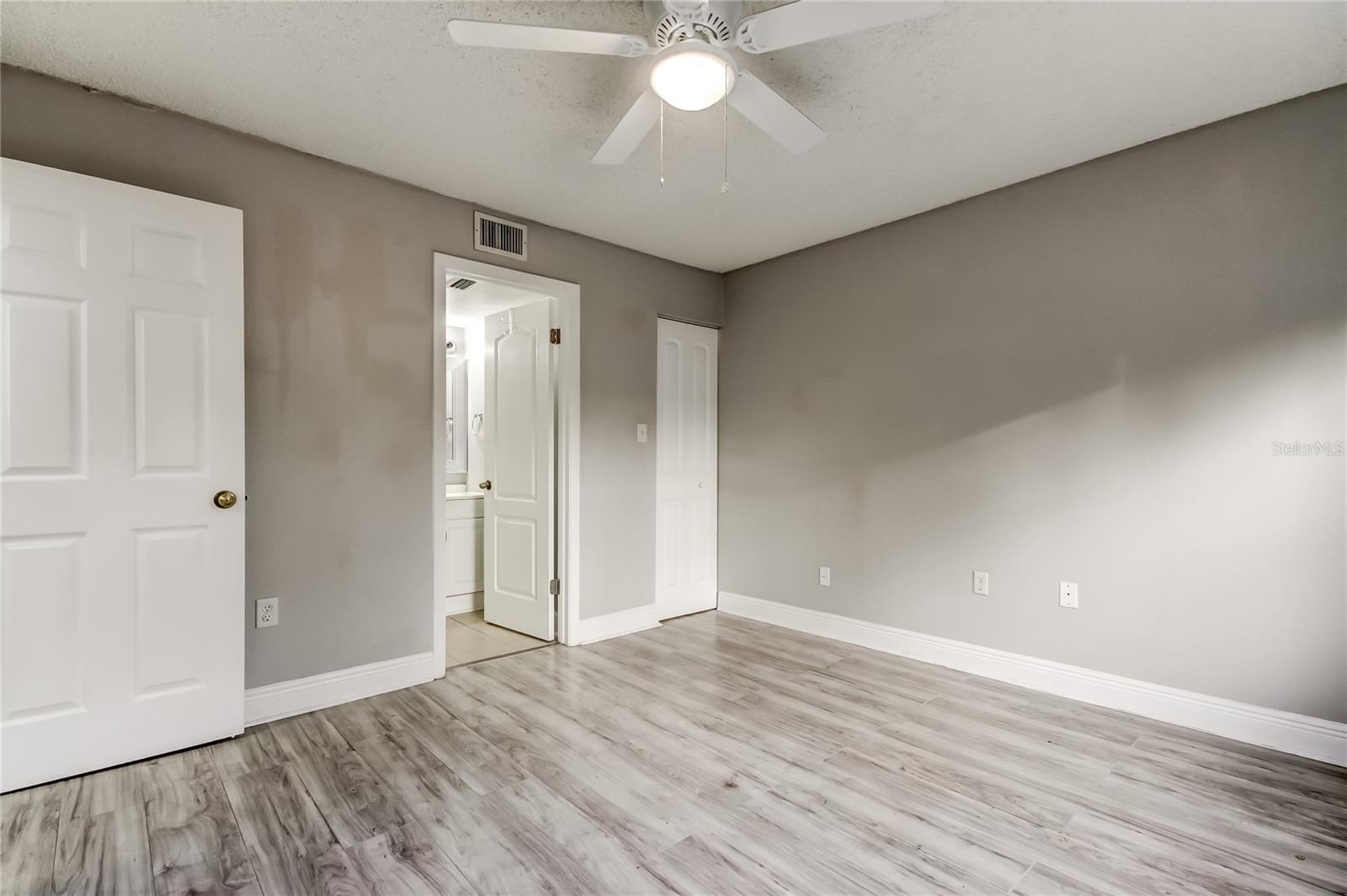 Image 10 of 42 For 5023 Terrace Palms Circle 201