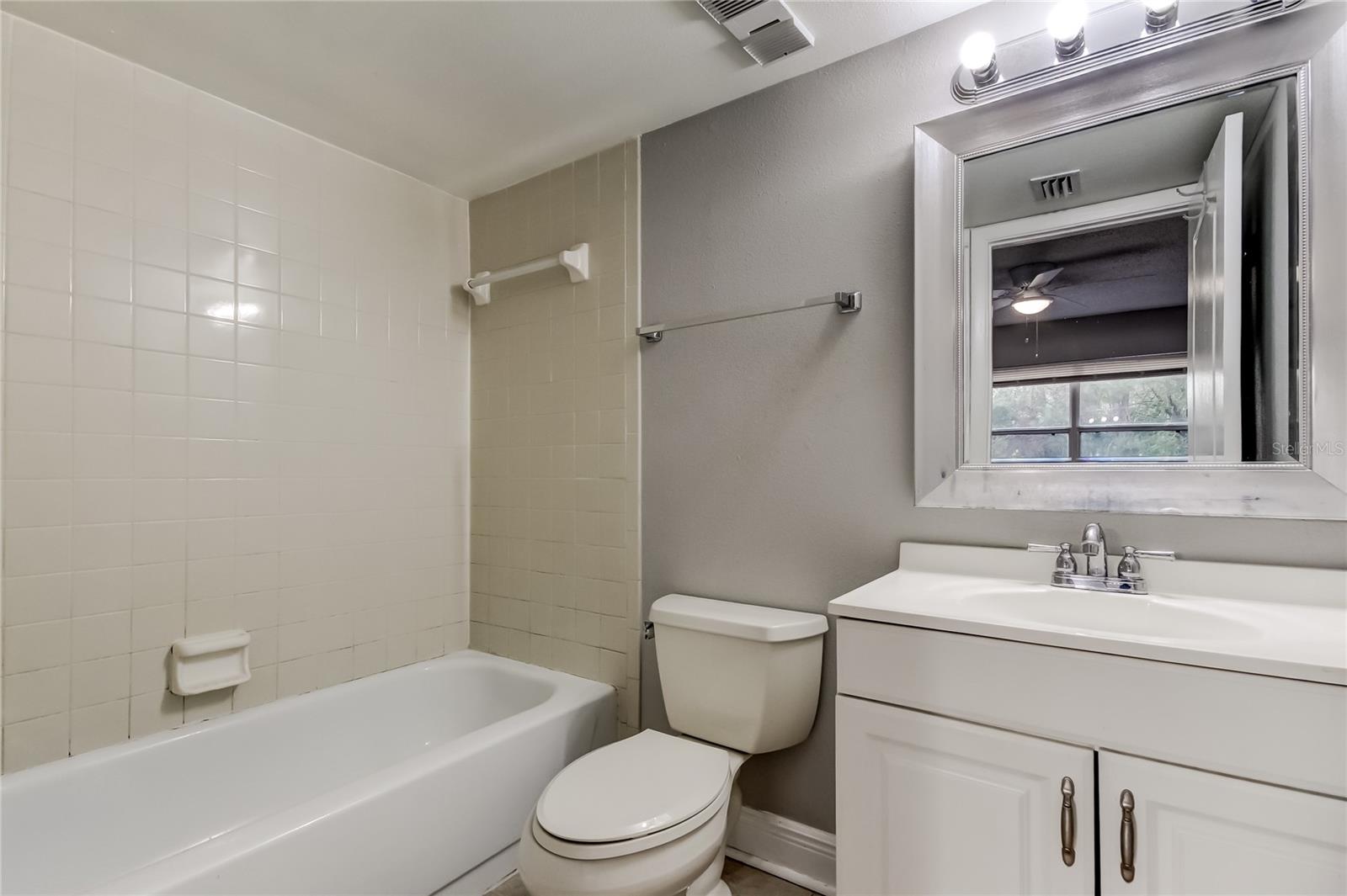 Image 11 of 42 For 5023 Terrace Palms Circle 201