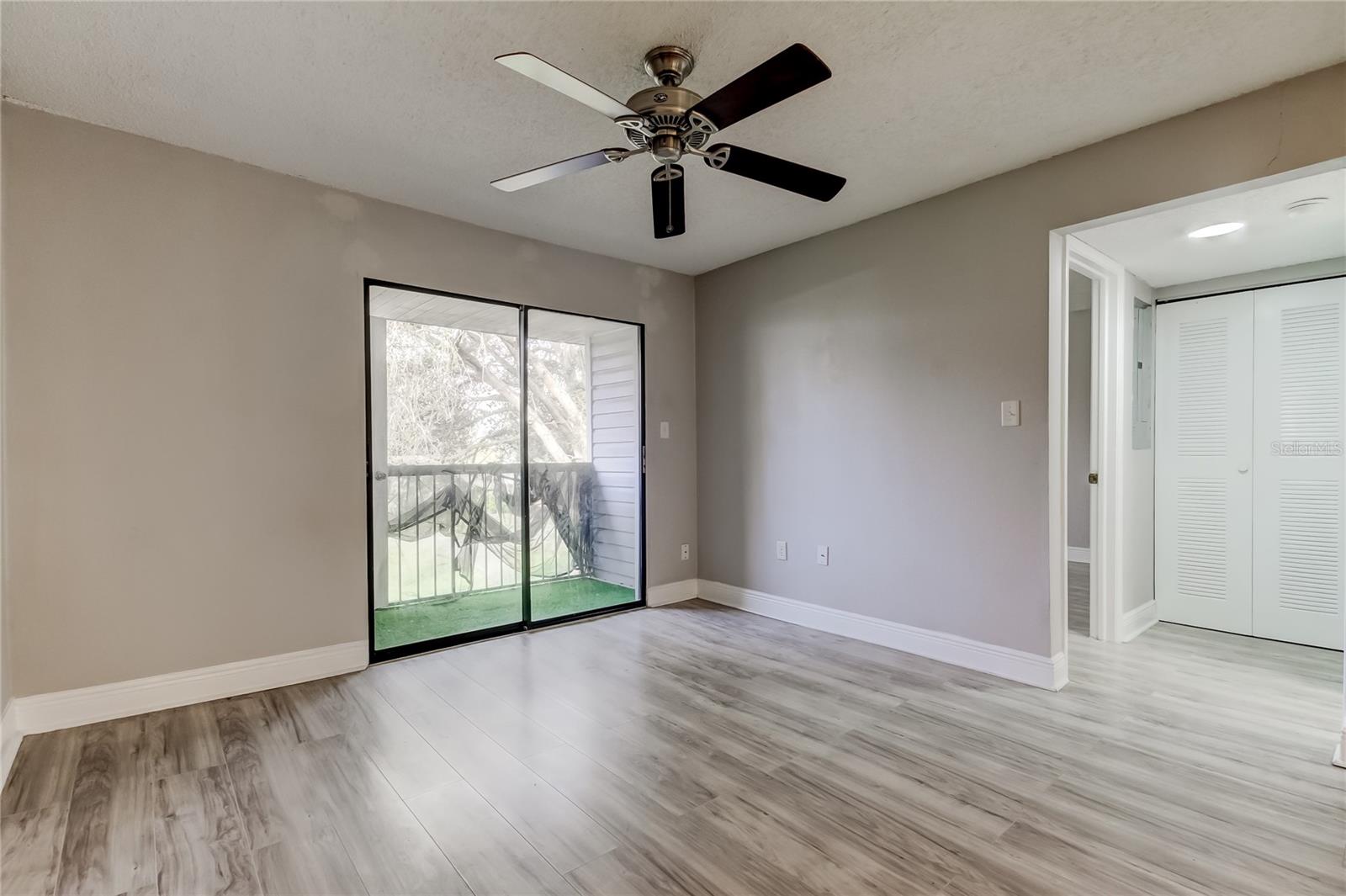 Image 28 of 42 For 5023 Terrace Palms Circle 201