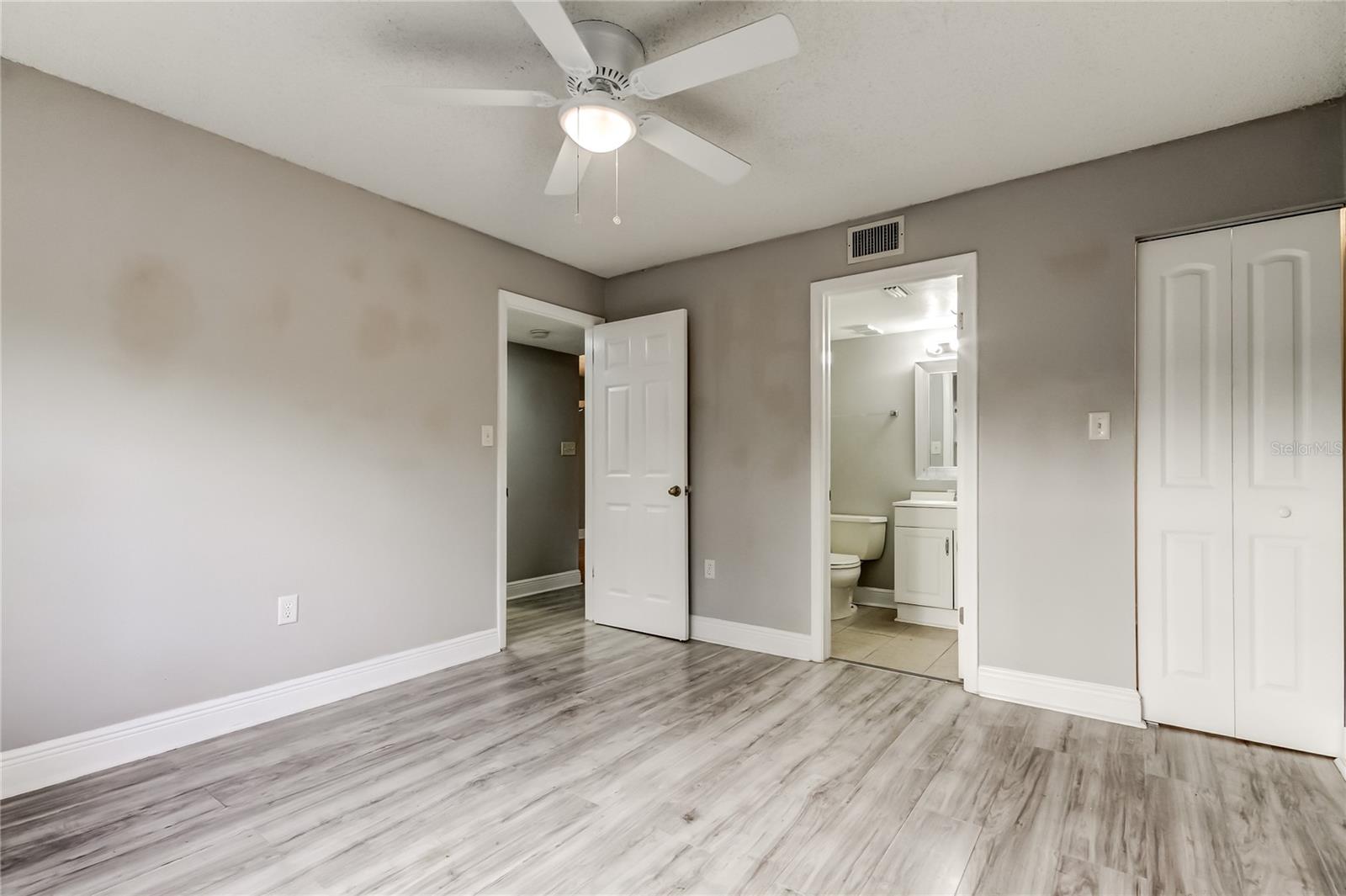 Image 9 of 42 For 5023 Terrace Palms Circle 201