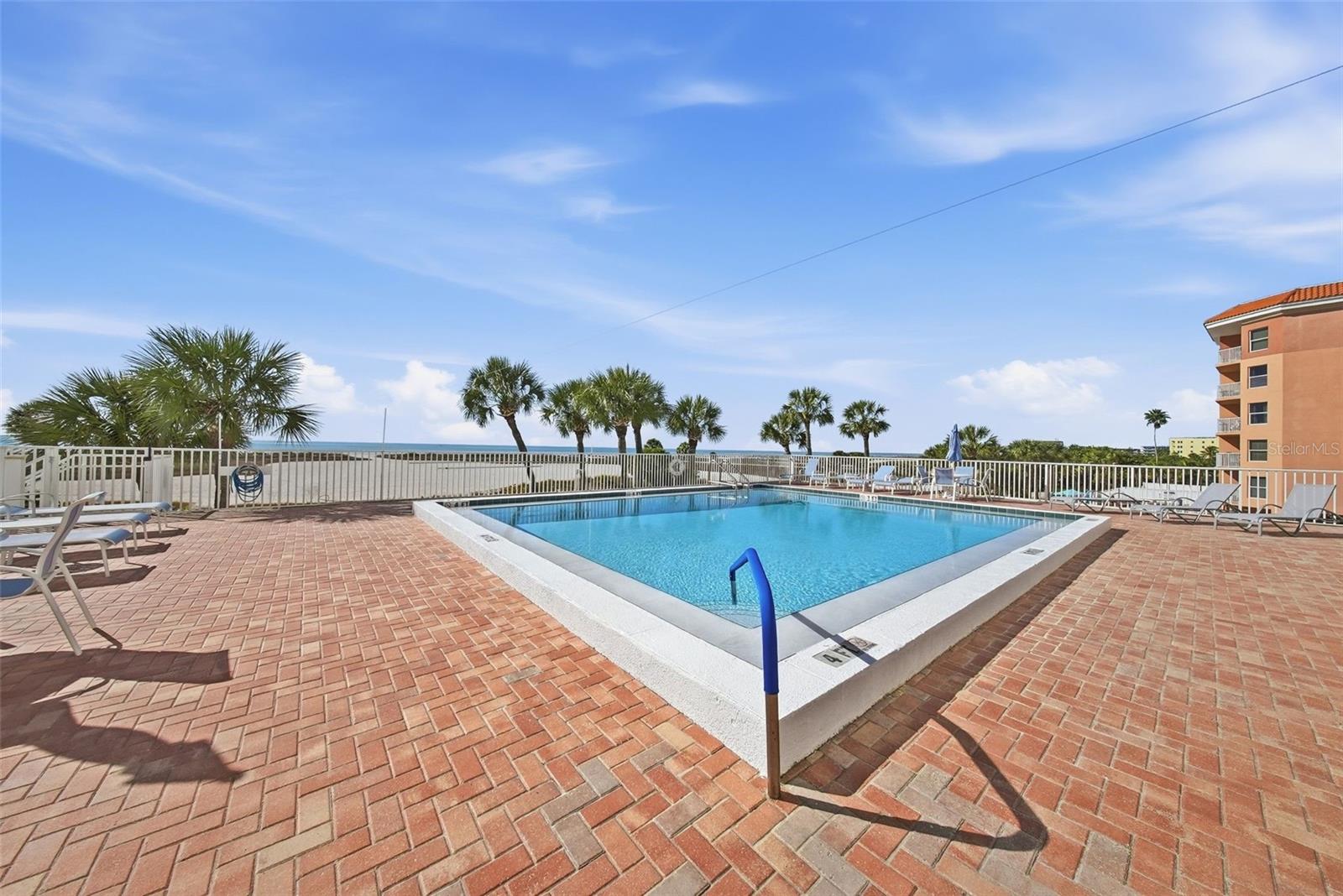 Image 28 of 39 For 11000 Gulf Boulevard 702