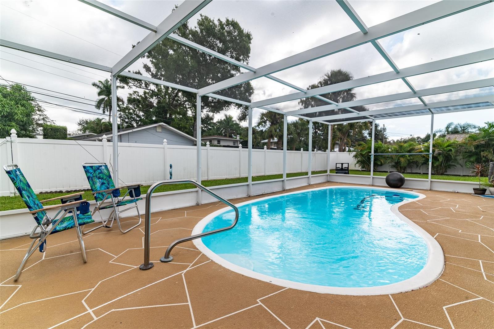 Image 2 of 40 For 3615 Haines Road N