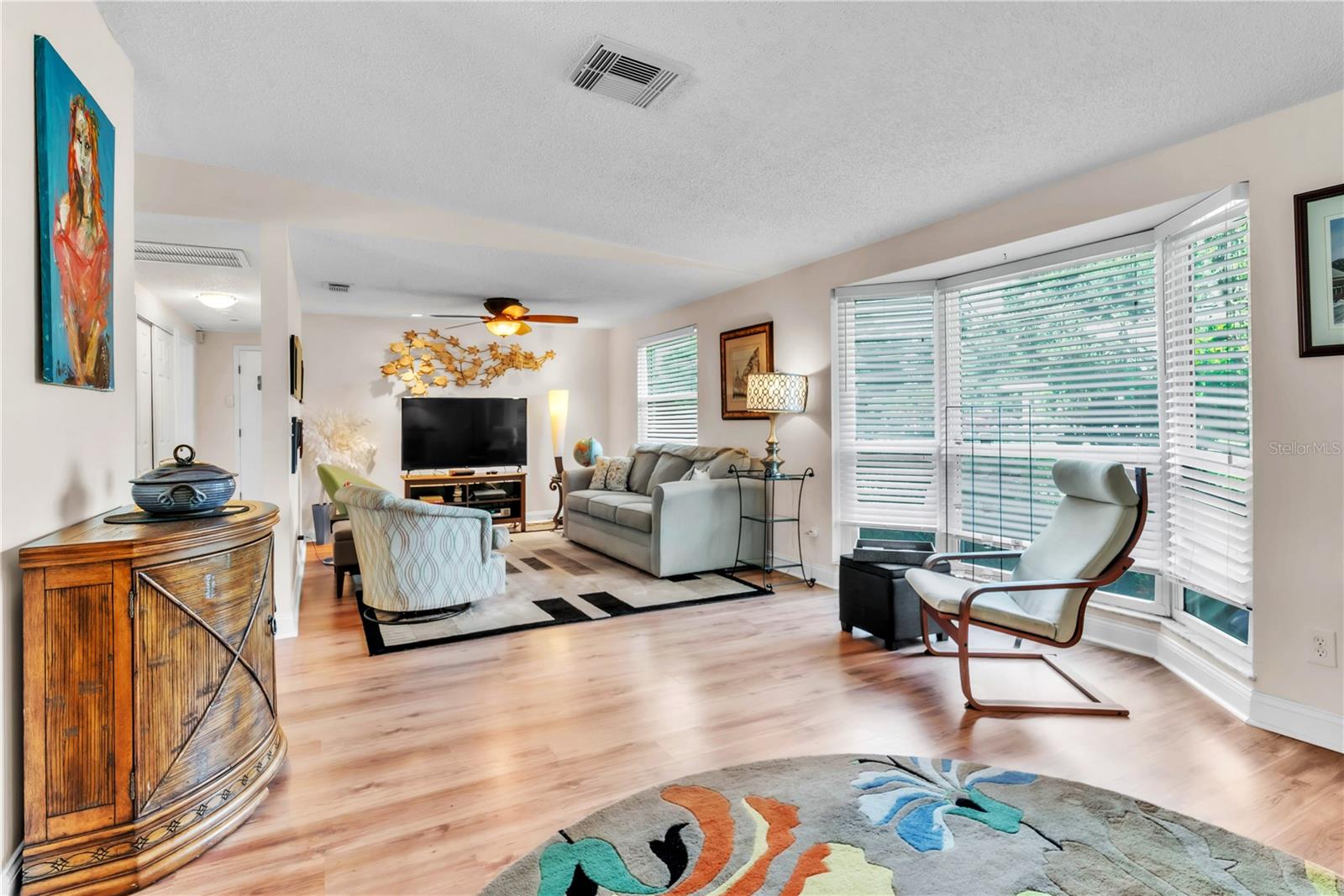 Image 4 of 40 For 3615 Haines Road N