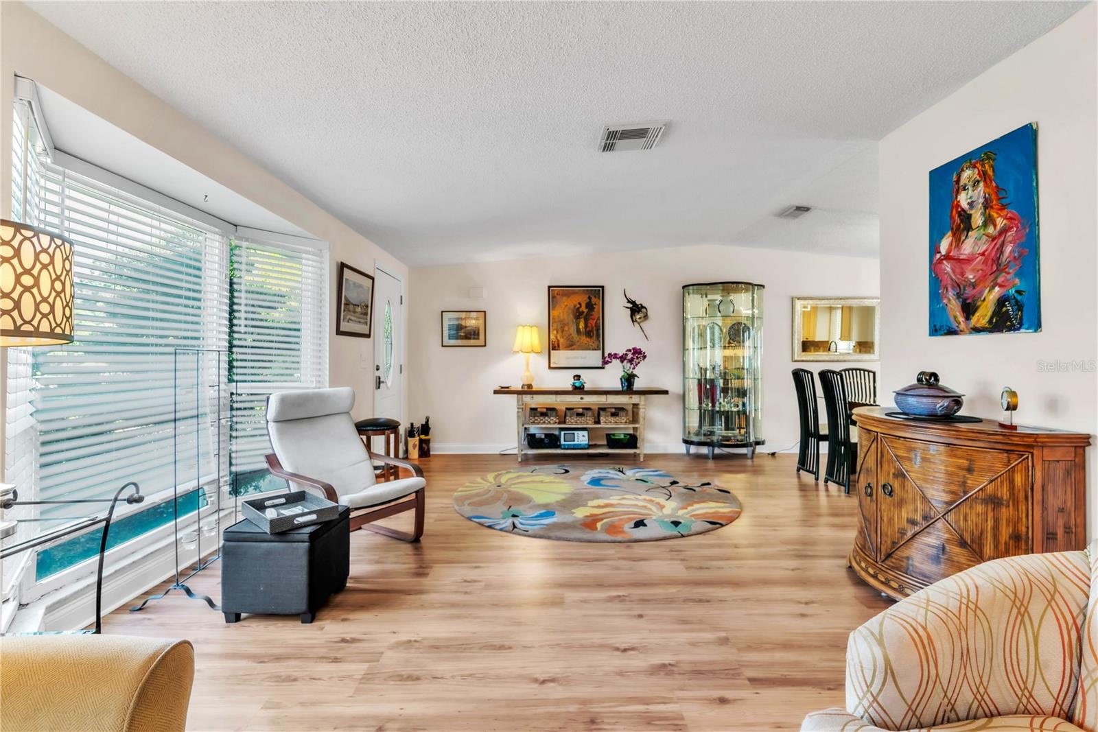 Image 6 of 40 For 3615 Haines Road N