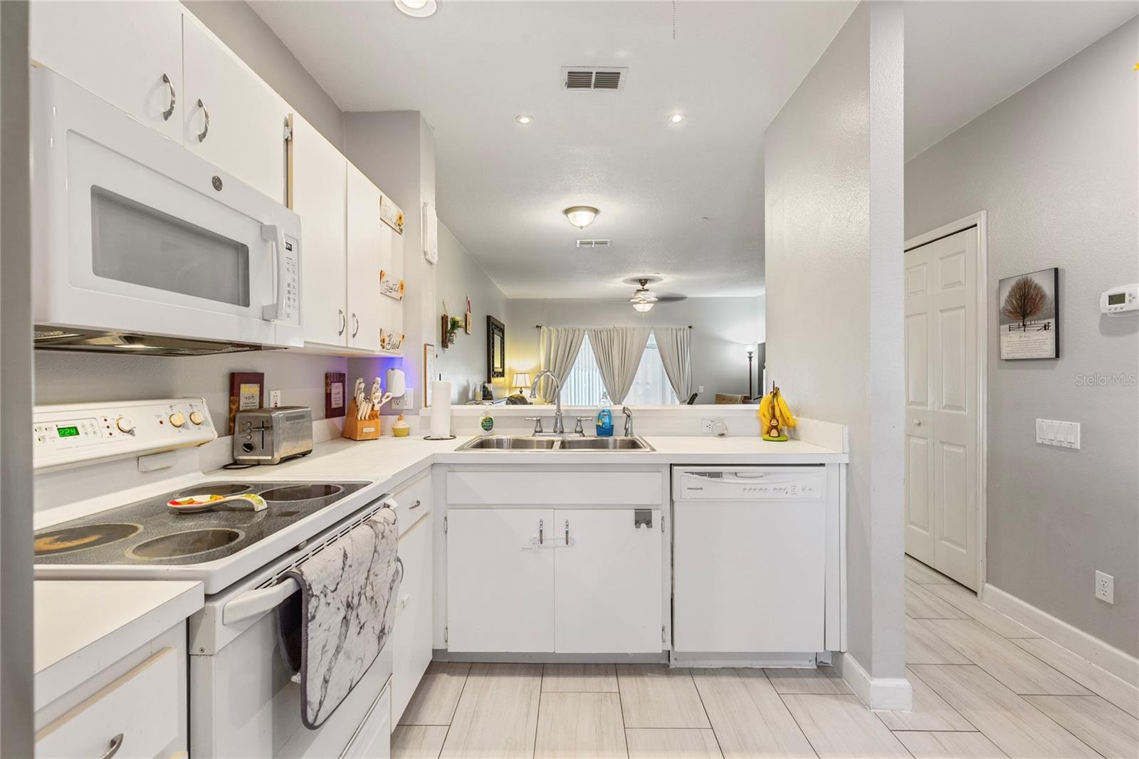 Image 5 of 34 For 291 Countryside Key Boulevard