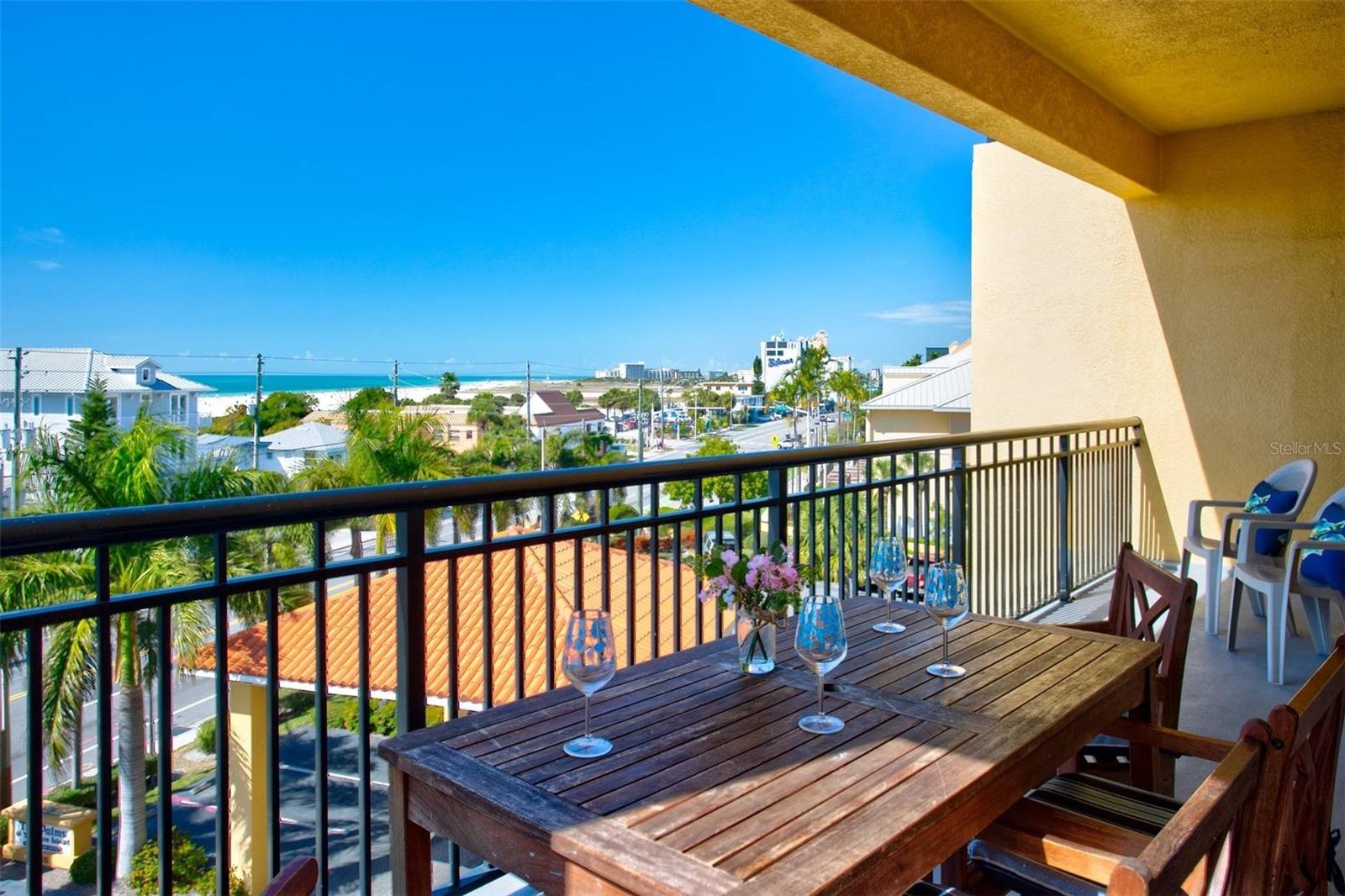 Image 9 of 40 For 10315 Gulf Boulevard 302