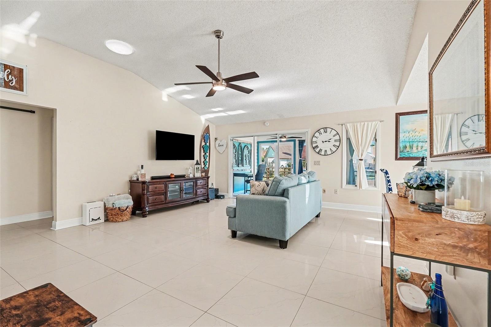 Image 5 of 38 For 1007 Lake Avoca Drive