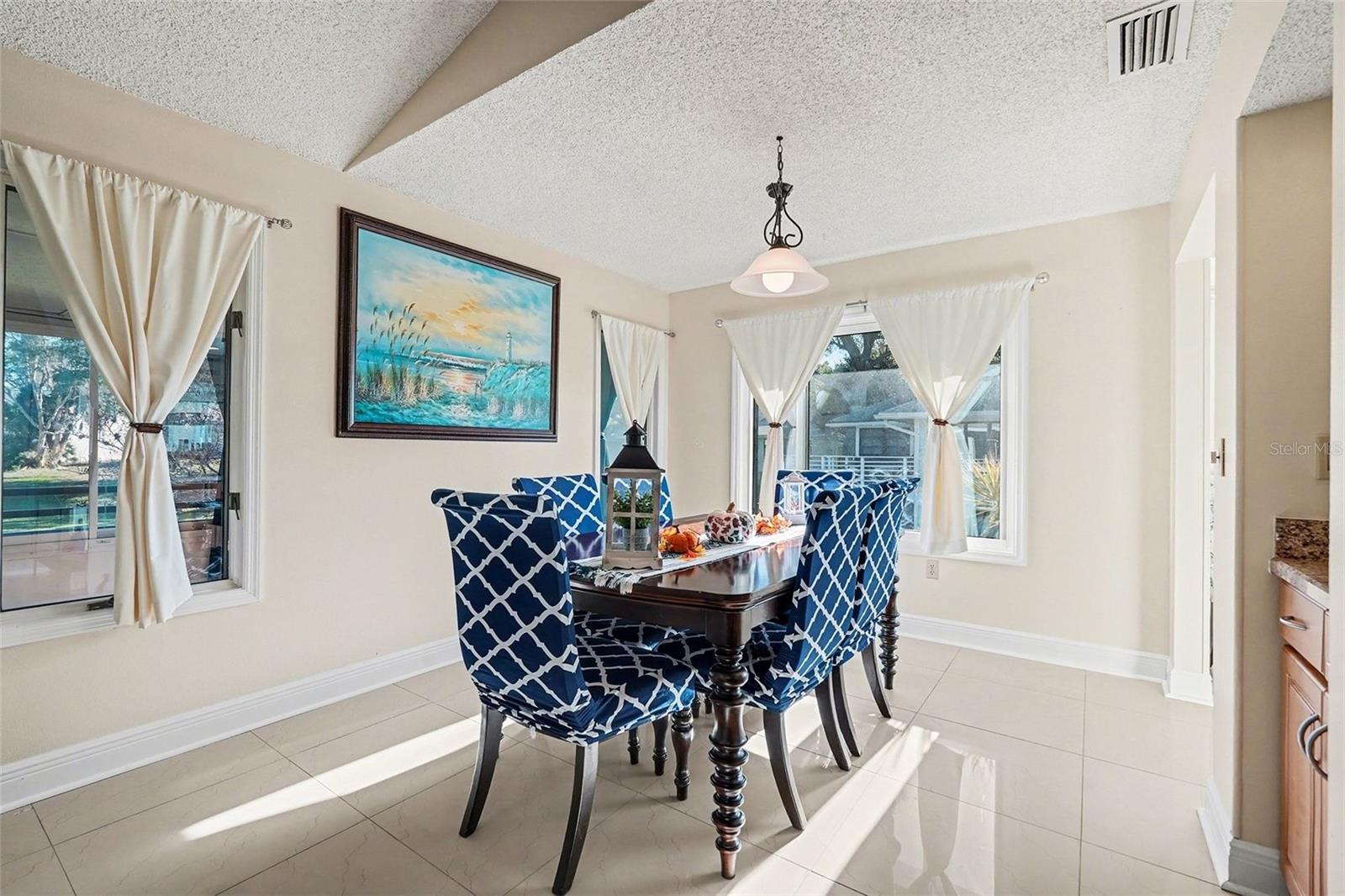 Image 8 of 38 For 1007 Lake Avoca Drive