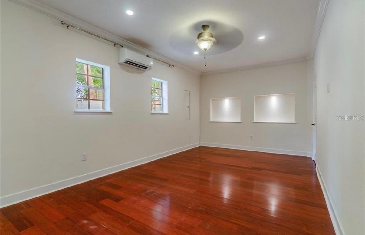 Image 7 of 22 For 131 Arrawana Avenue