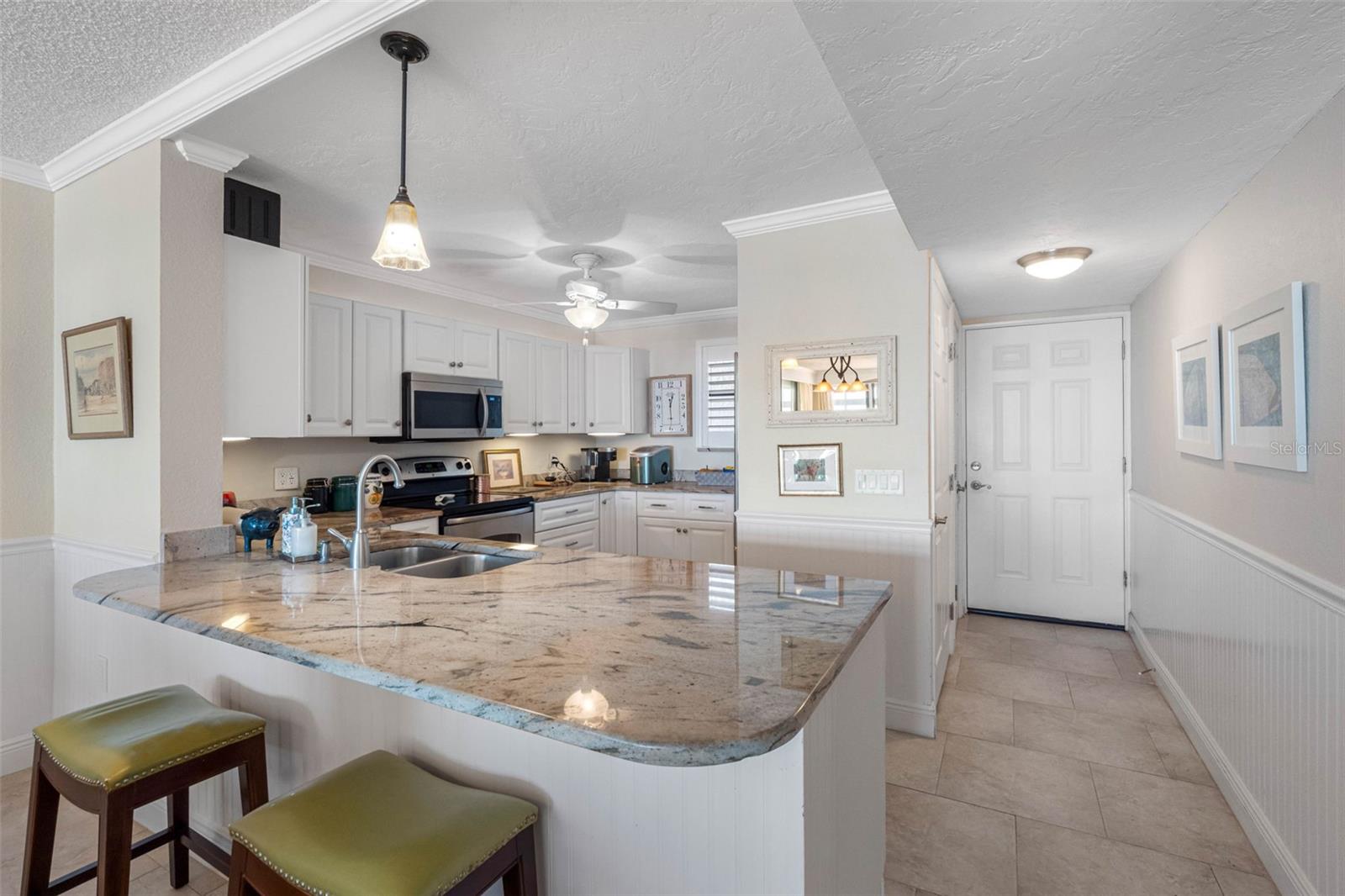 Listing photo id 9 for 18304 Gulf Boulevard 417