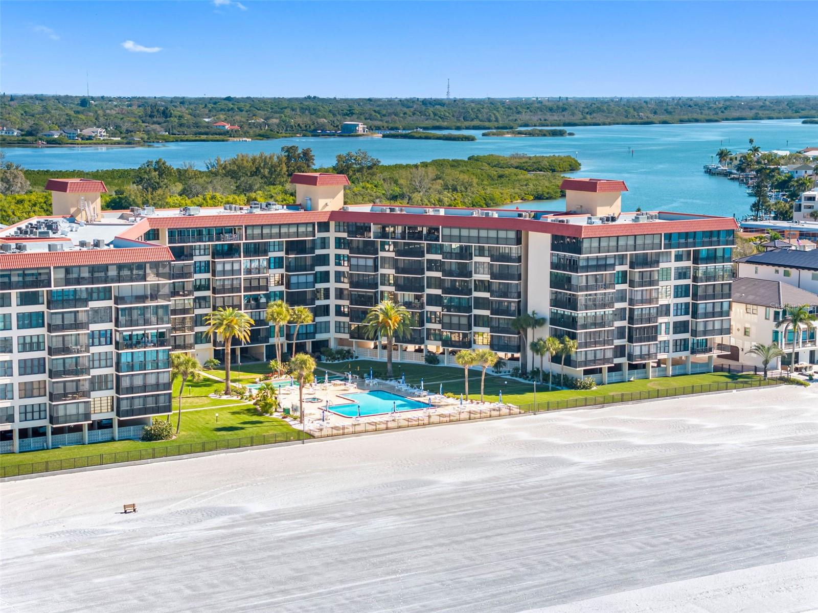 Listing photo id 18 for 18304 Gulf Boulevard 417