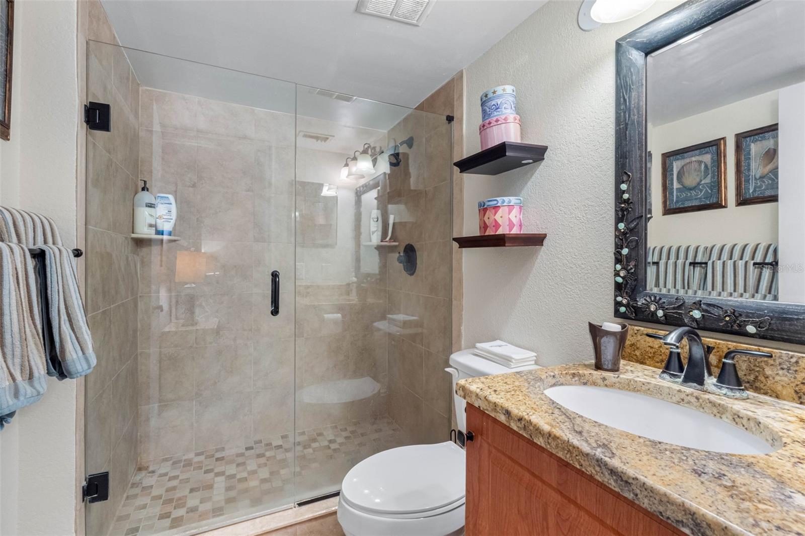 Listing photo id 5 for 18304 Gulf Boulevard 417