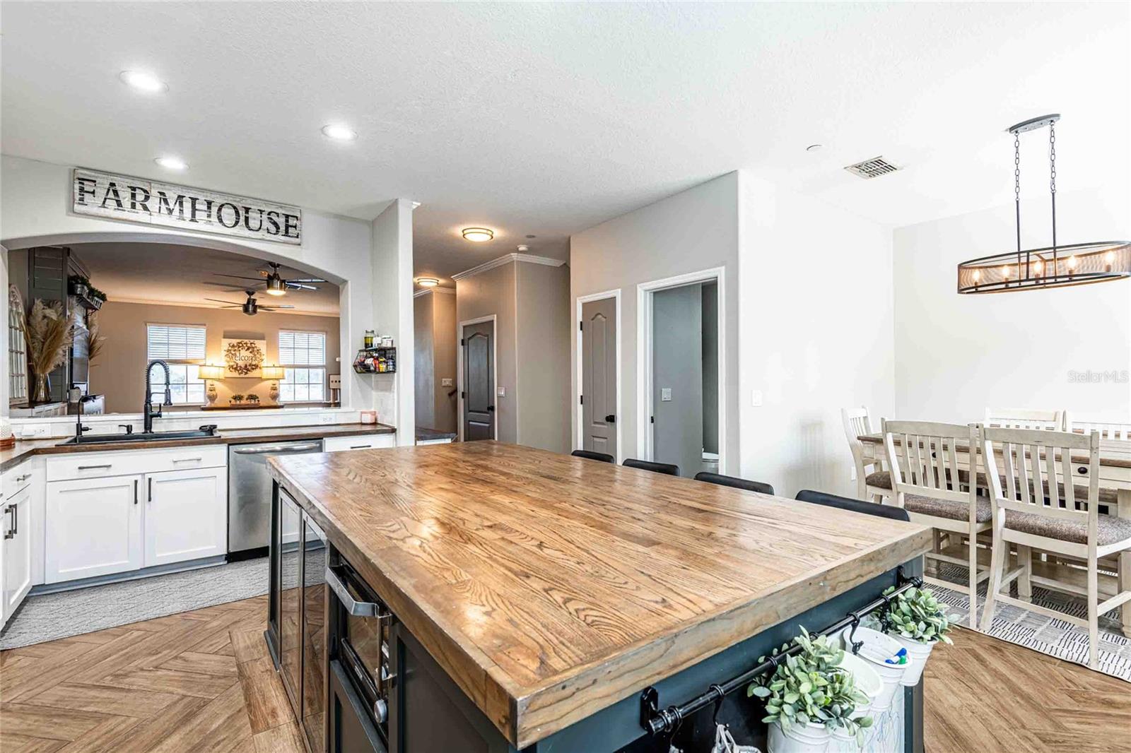 Image 33 of 48 For 10144 Arbor Run 34