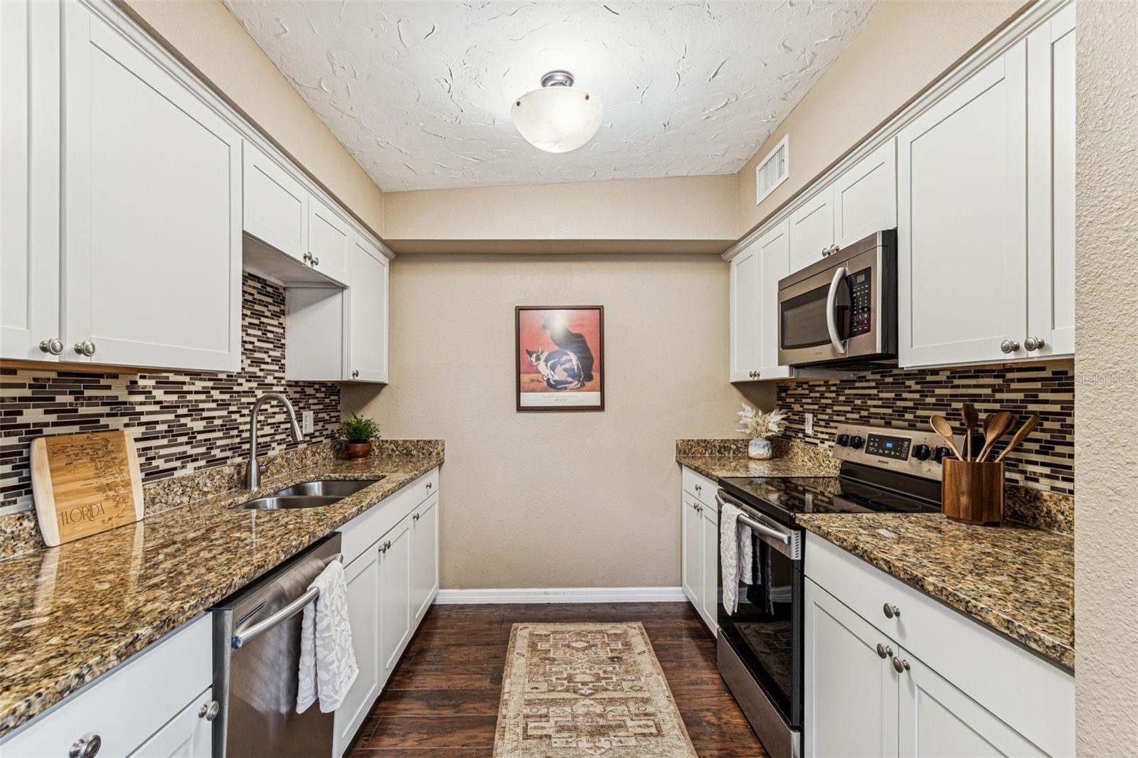 Image 10 of 27 For 1225 Lynn Avenue