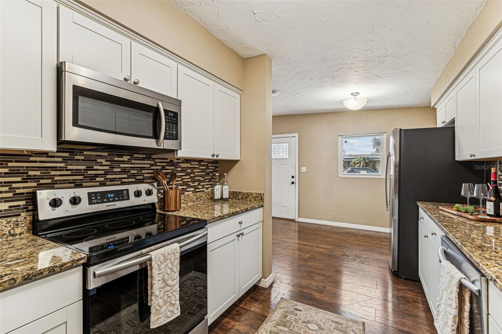 Image 11 of 27 For 1225 Lynn Avenue