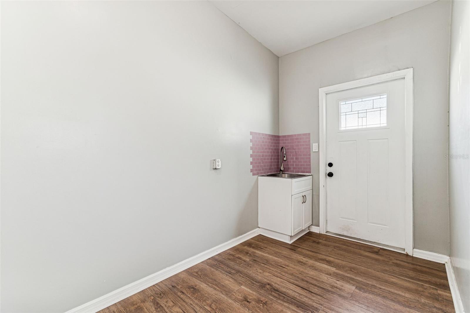 Image 21 of 27 For 1225 Lynn Avenue