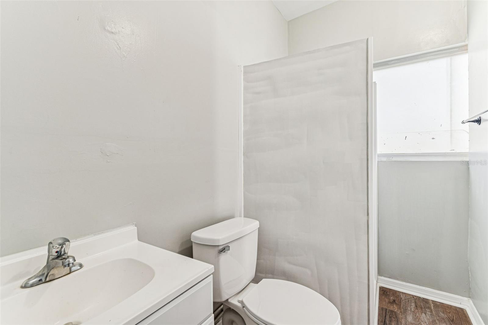 Image 23 of 27 For 1225 Lynn Avenue