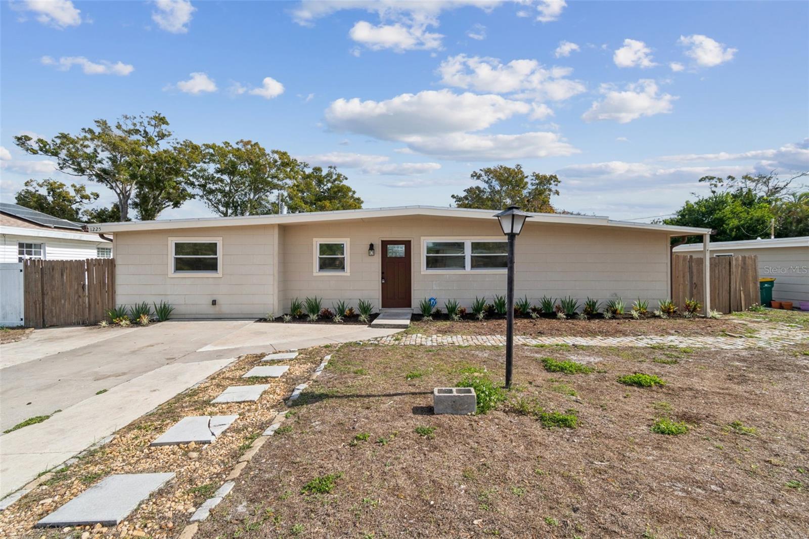 Image 27 of 27 For 1225 Lynn Avenue