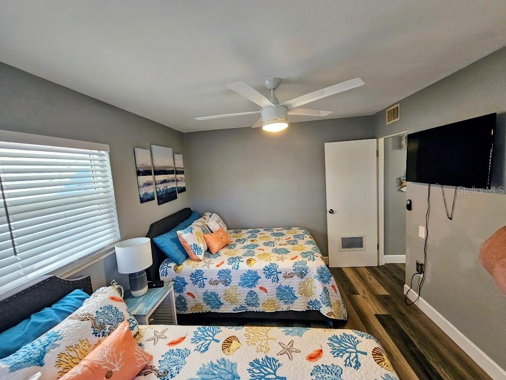 Image 15 of 36 For 11381 70th Terrace