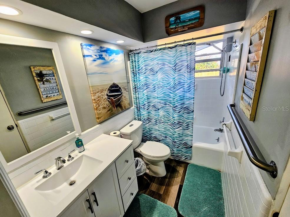 Image 16 of 36 For 11381 70th Terrace