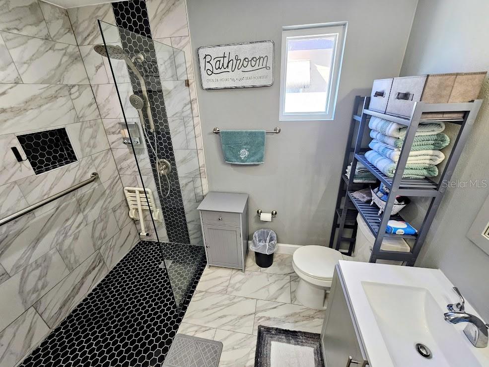 Image 20 of 36 For 11381 70th Terrace