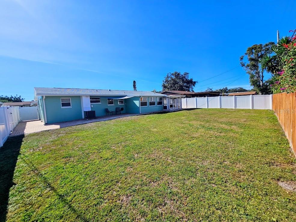 Image 28 of 36 For 11381 70th Terrace