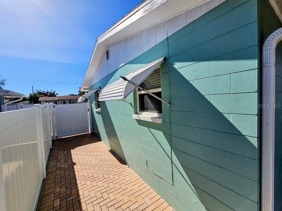 Image 30 of 36 For 11381 70th Terrace