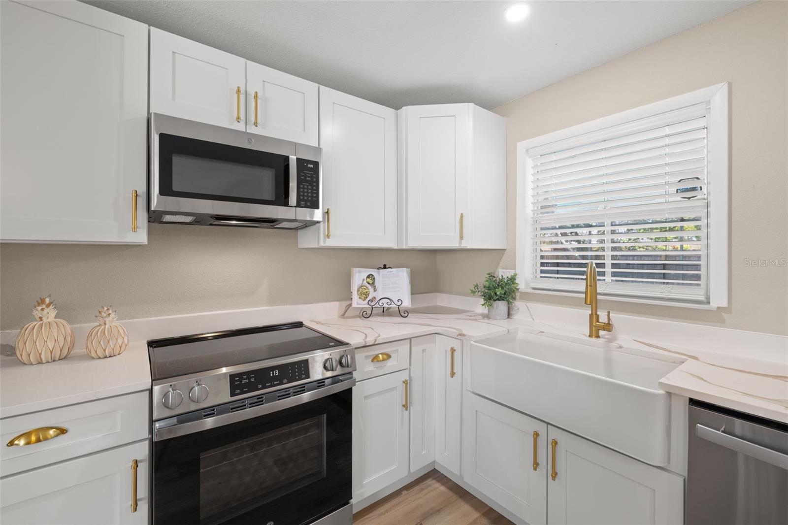 Image 11 of 35 For 2066 62nd Place S