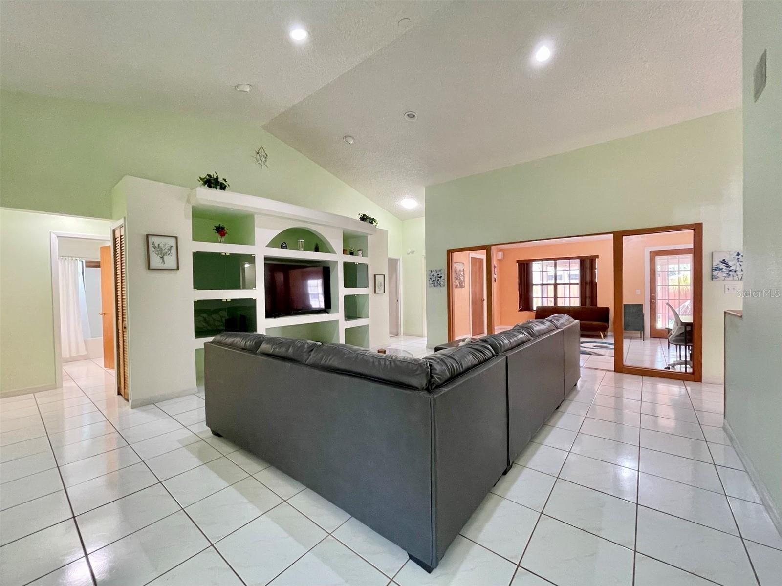 Image 11 of 34 For 4710 Cresson Court