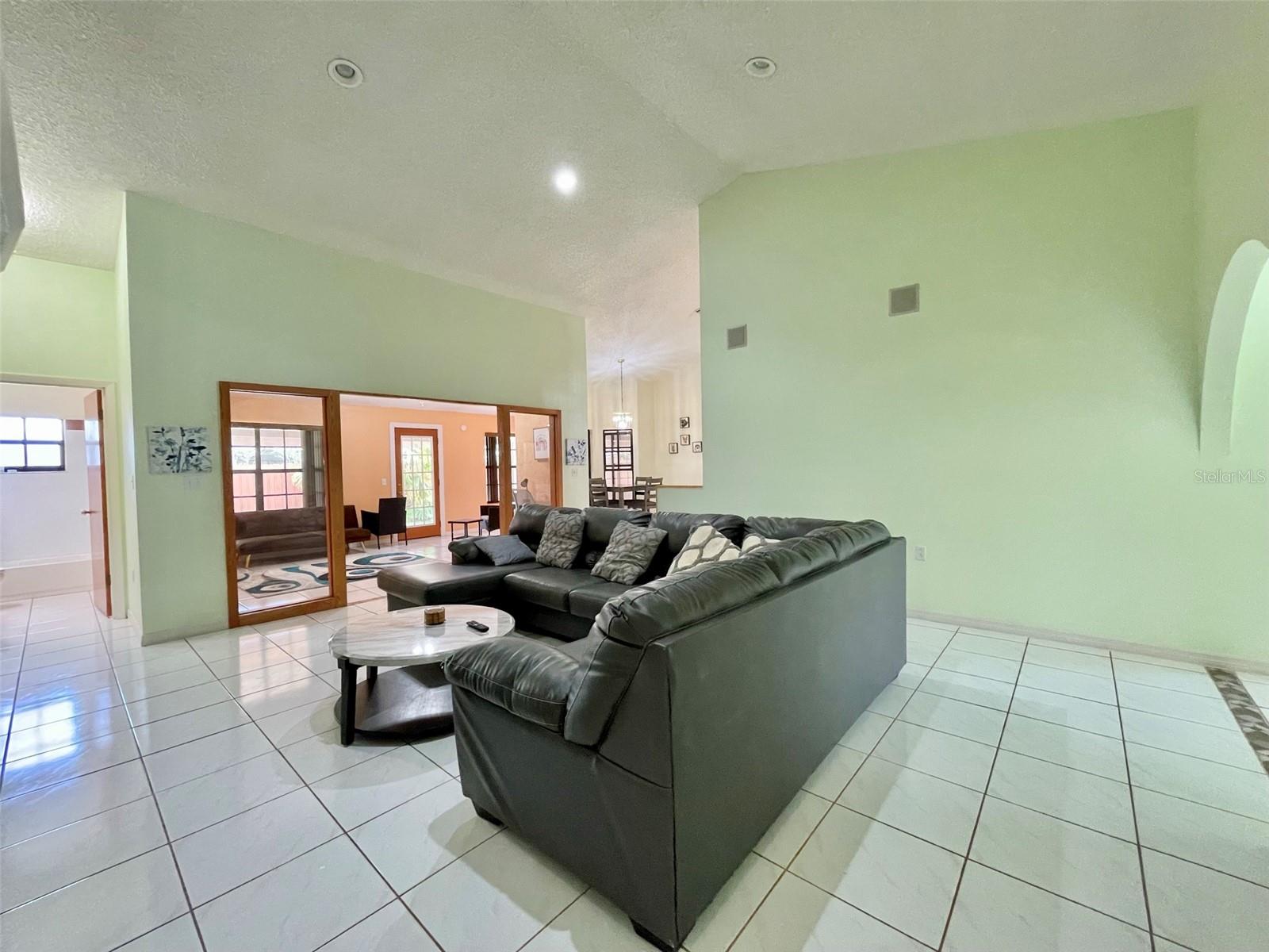 Image 13 of 34 For 4710 Cresson Court