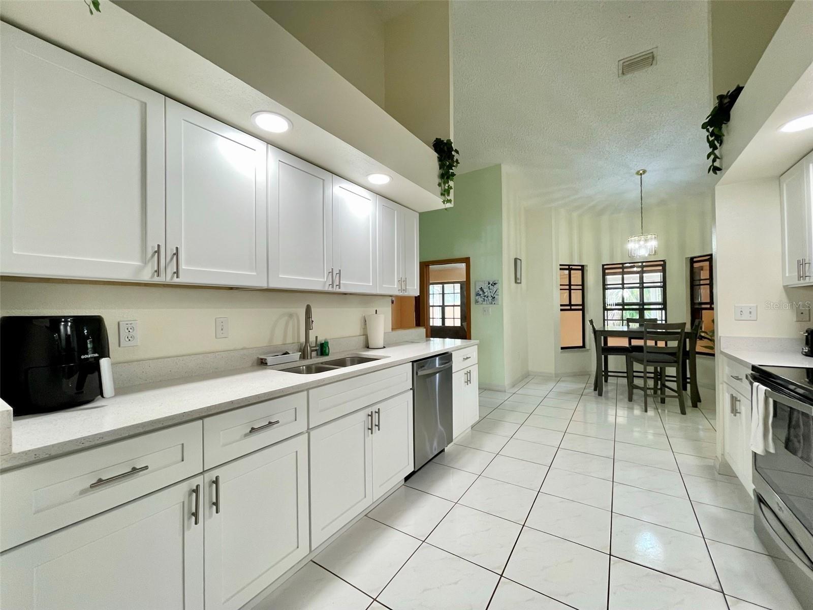 Image 5 of 34 For 4710 Cresson Court