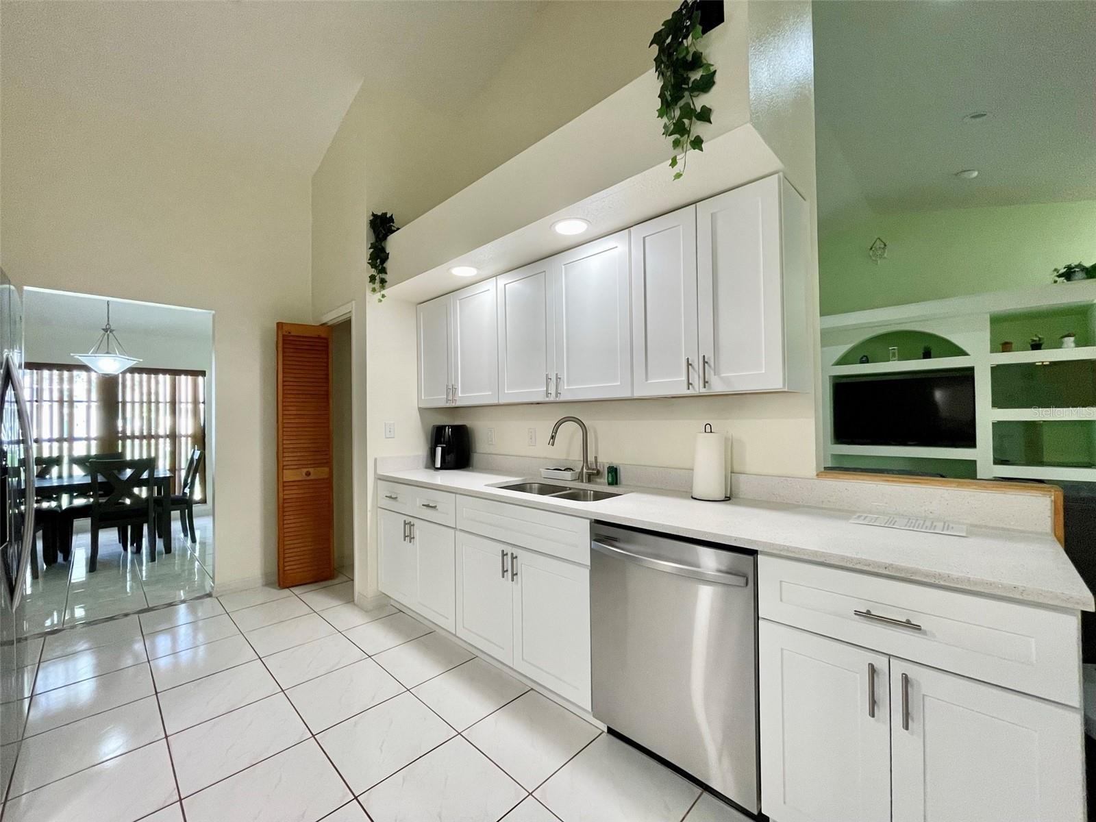 Image 7 of 34 For 4710 Cresson Court