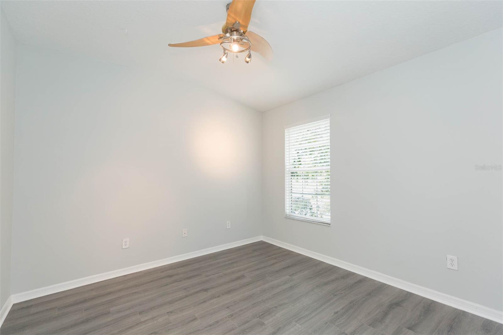 Image 23 of 31 For 10709 Chesham Hill Court