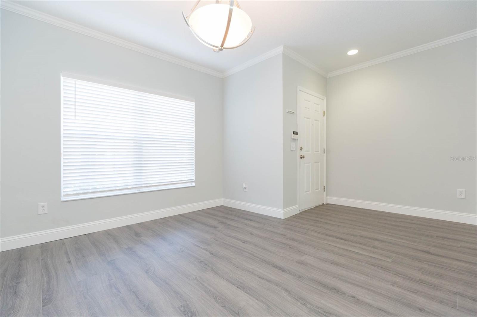 Image 4 of 31 For 10709 Chesham Hill Court