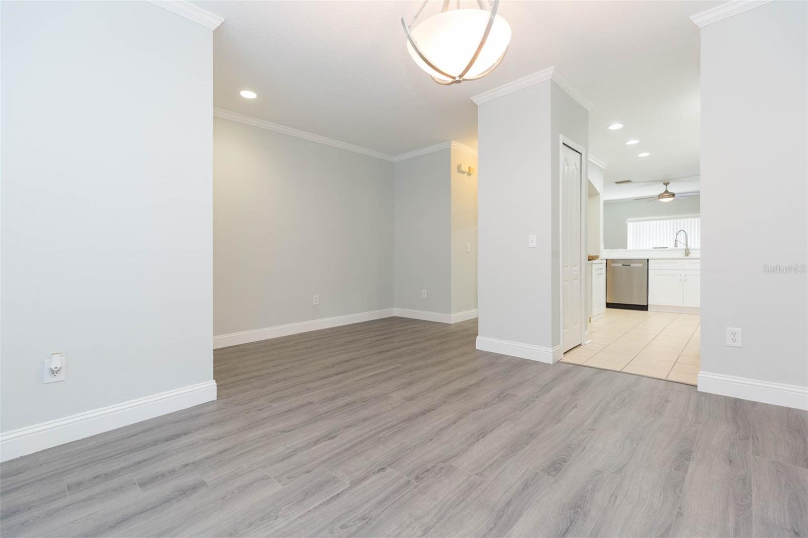 Image 5 of 31 For 10709 Chesham Hill Court