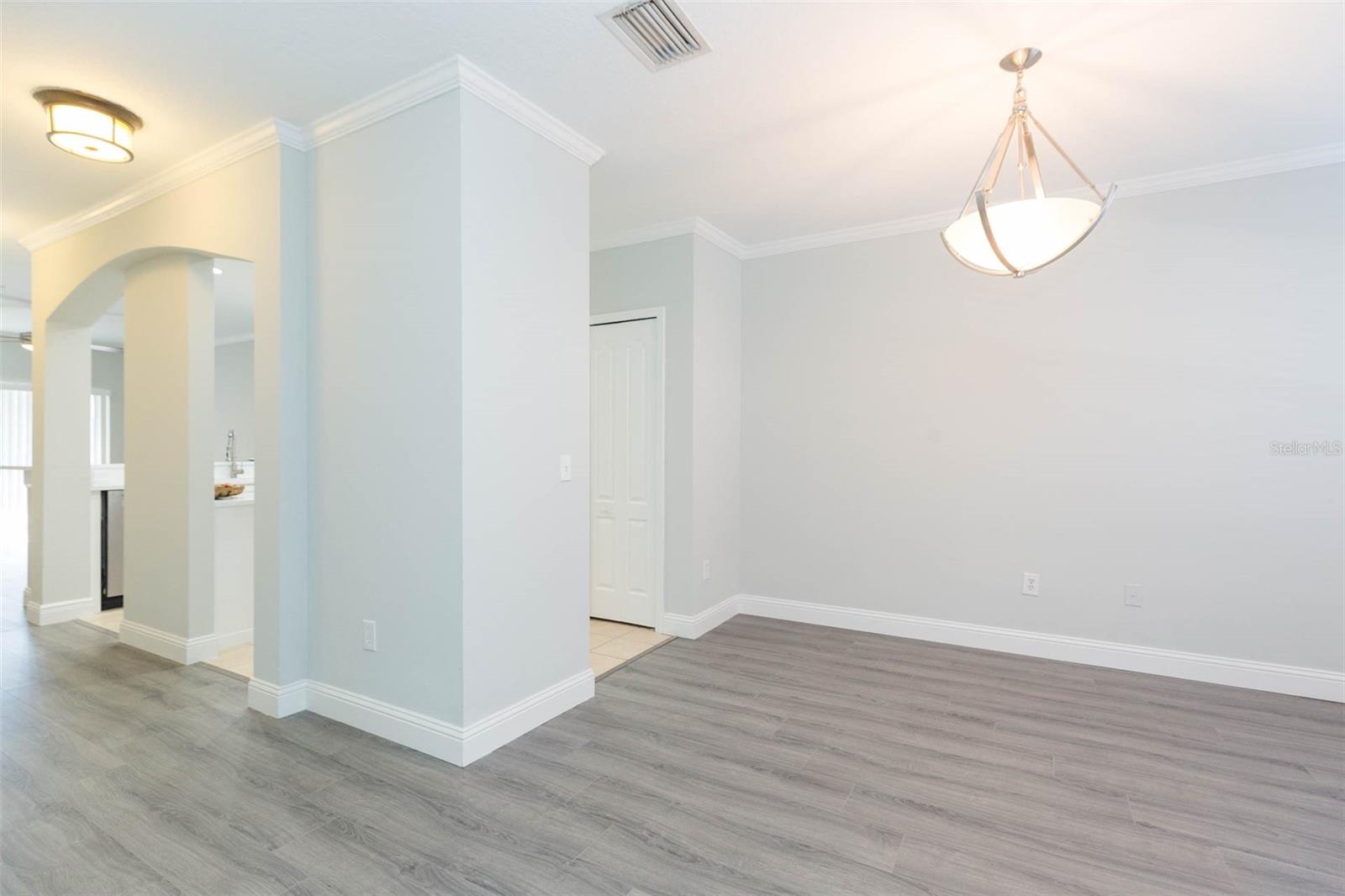 Image 6 of 31 For 10709 Chesham Hill Court