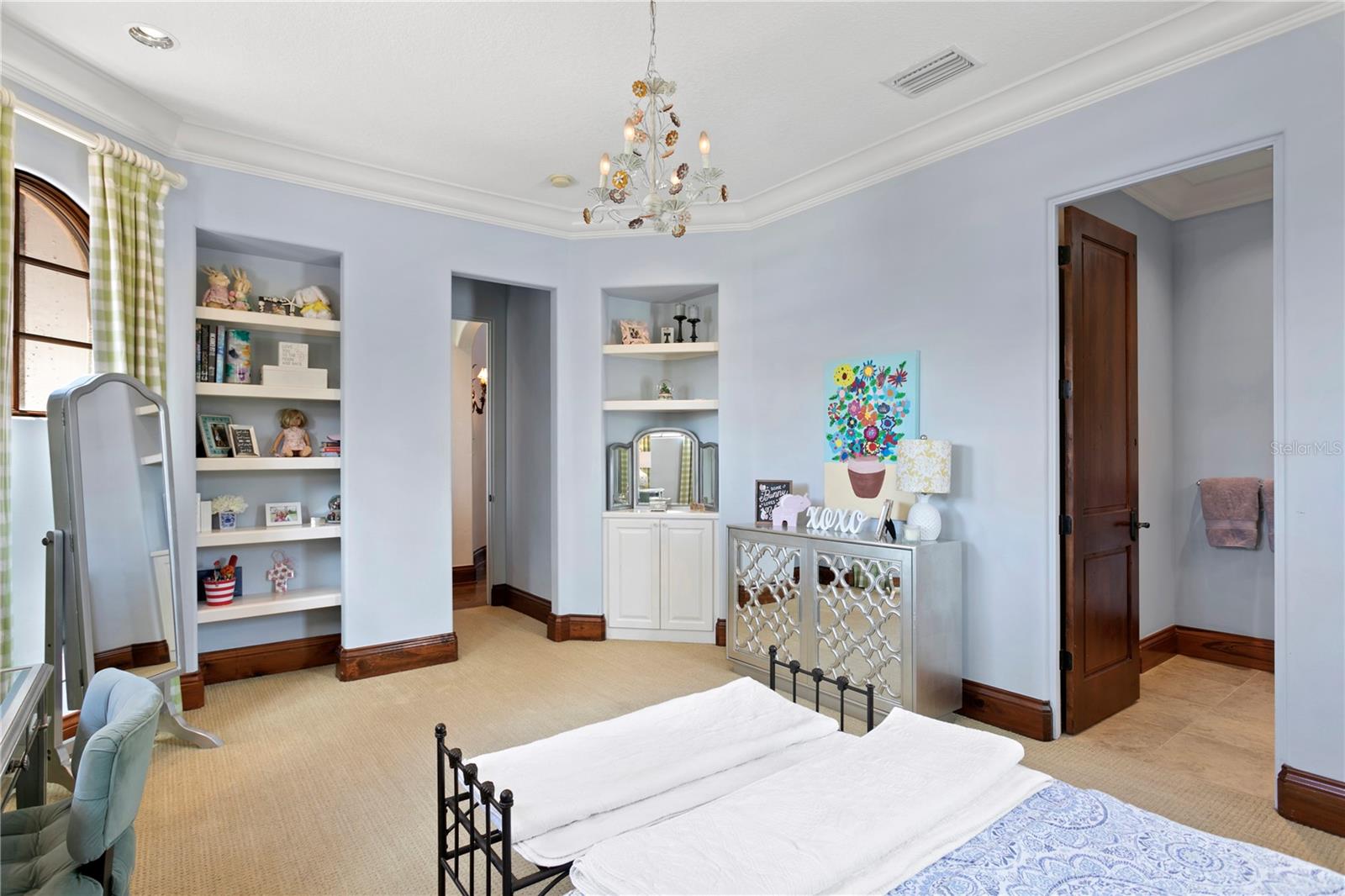 Image 33 of 71 For 25 Spanish Main Street