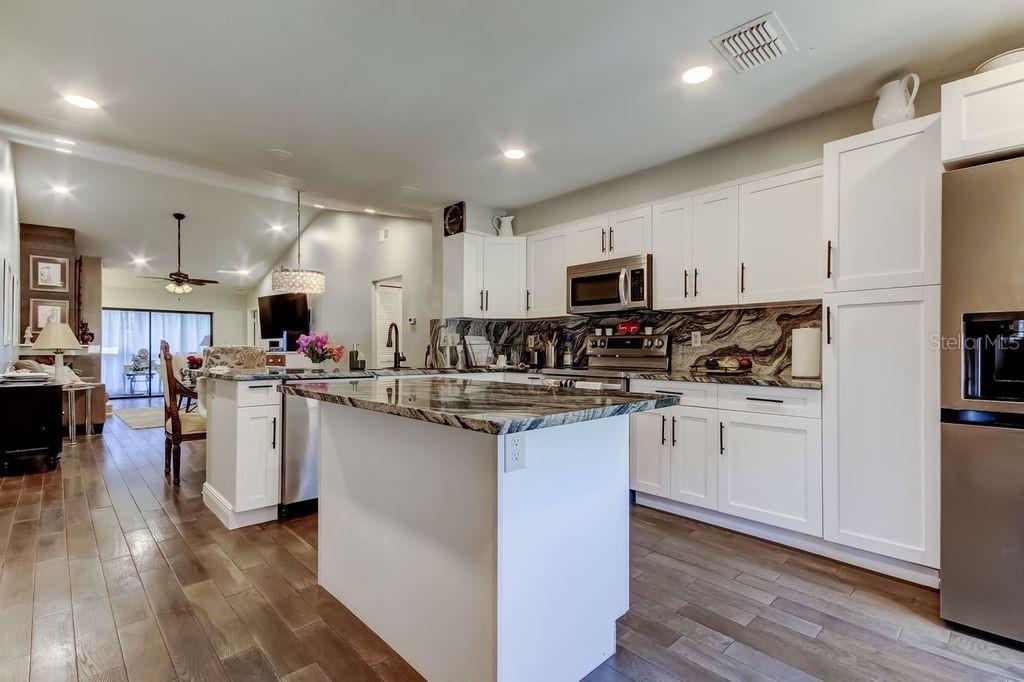 Image 3 of 31 For 3163 Landmark Drive 623