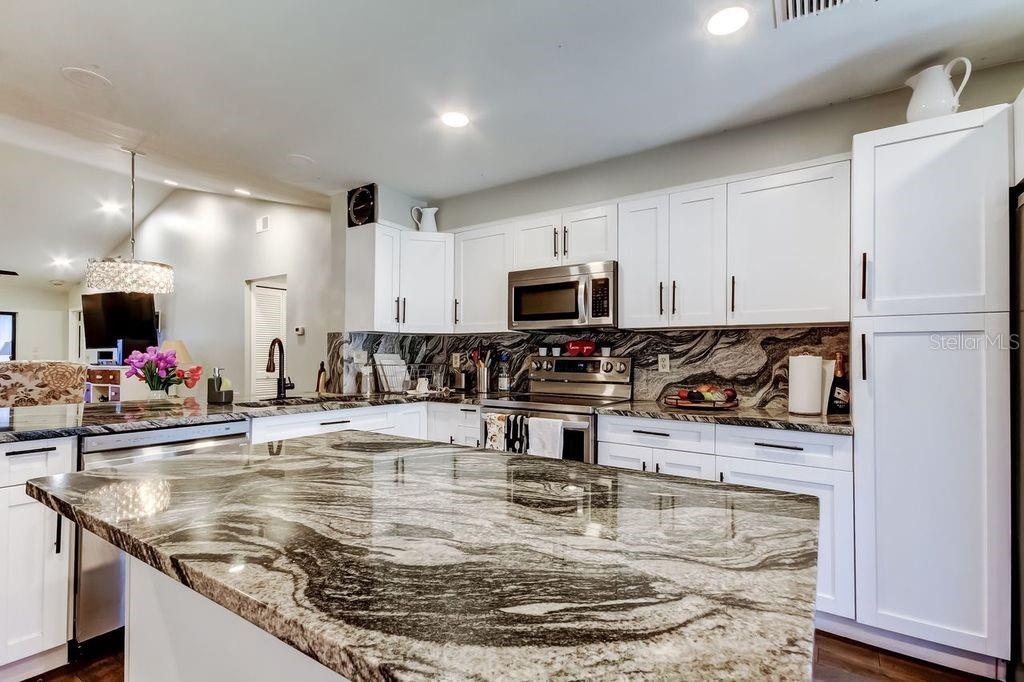 Image 5 of 31 For 3163 Landmark Drive 623