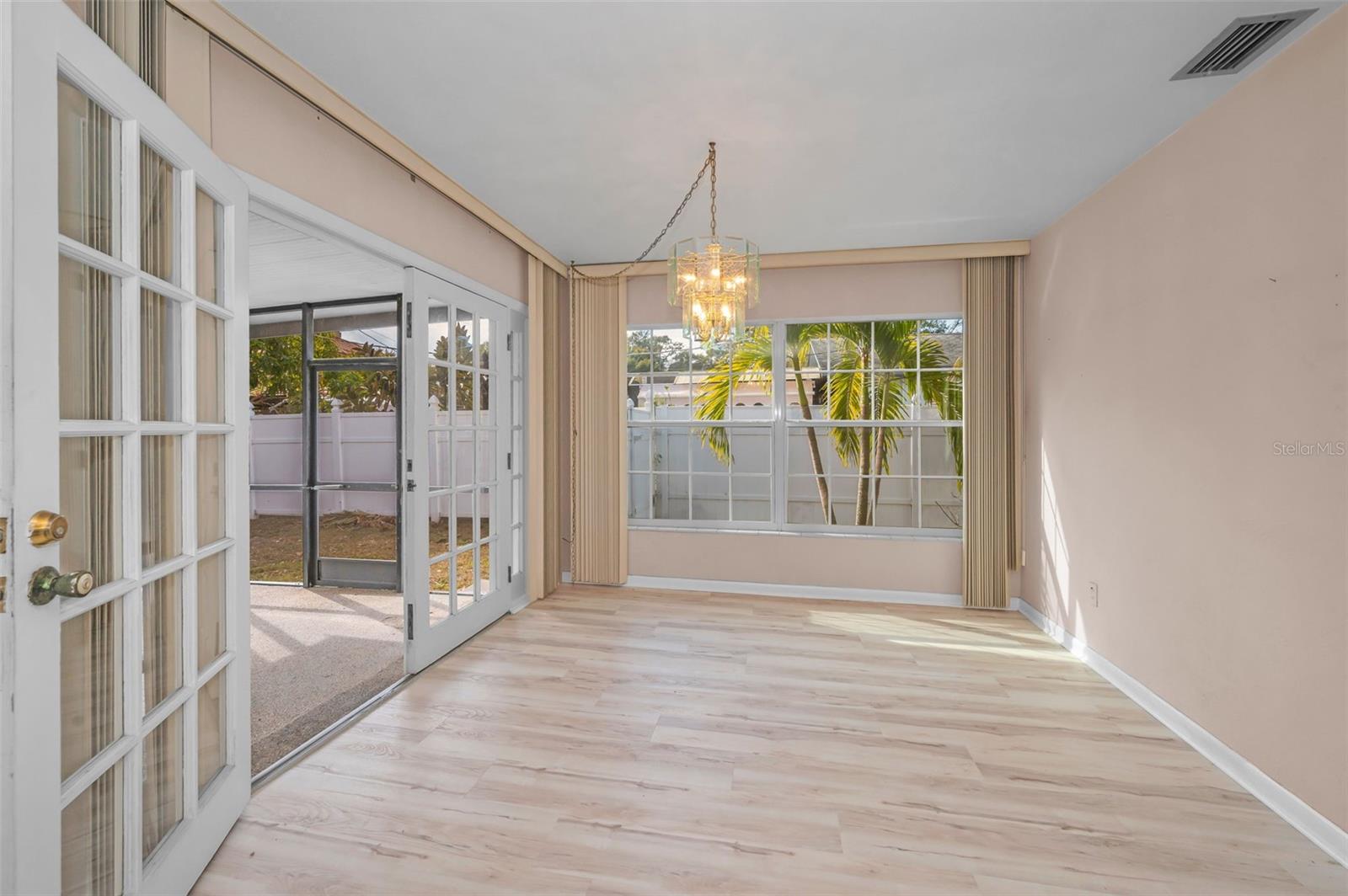 Image 10 of 57 For 2122 Erna Drive