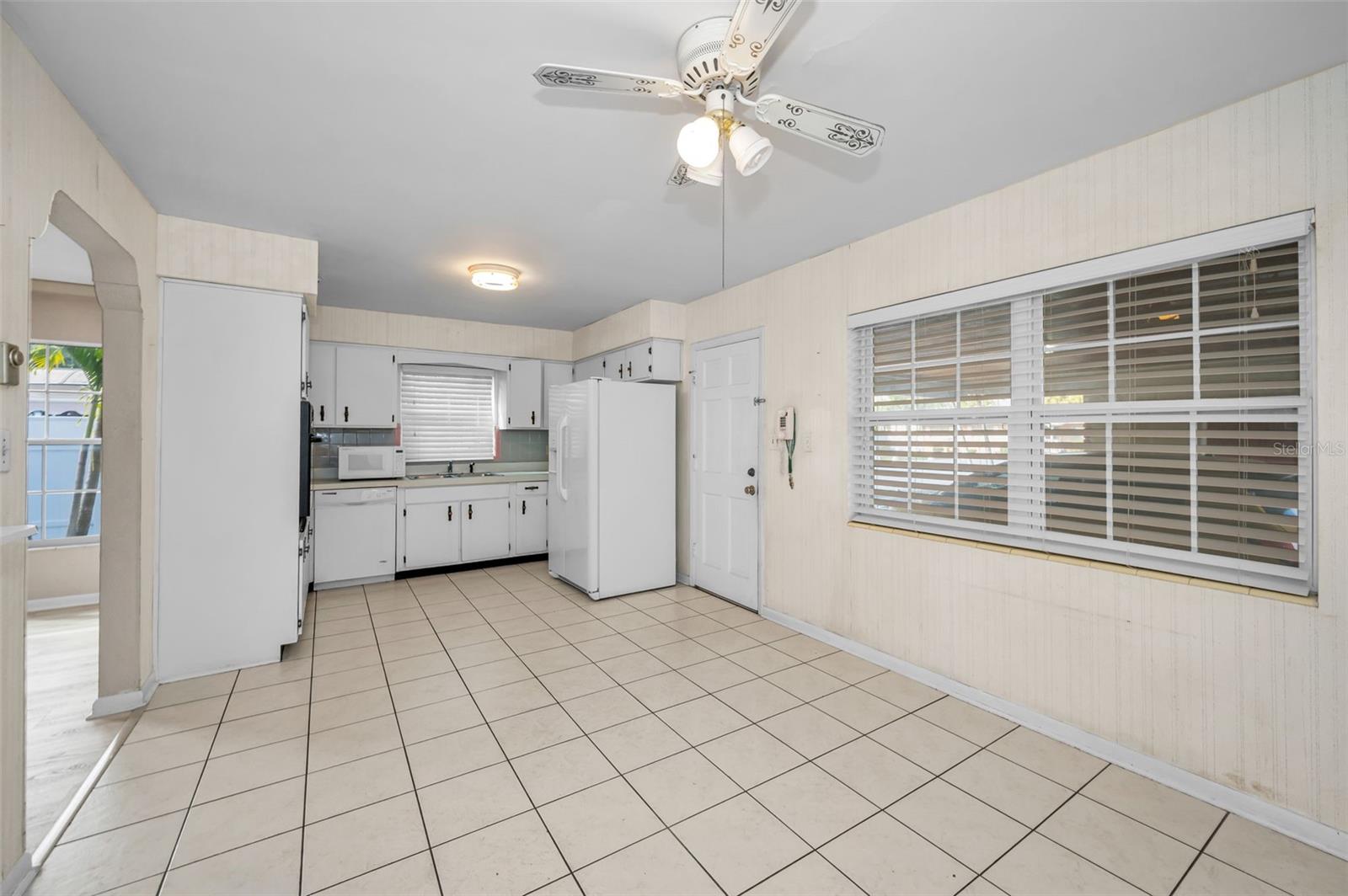 Image 14 of 57 For 2122 Erna Drive