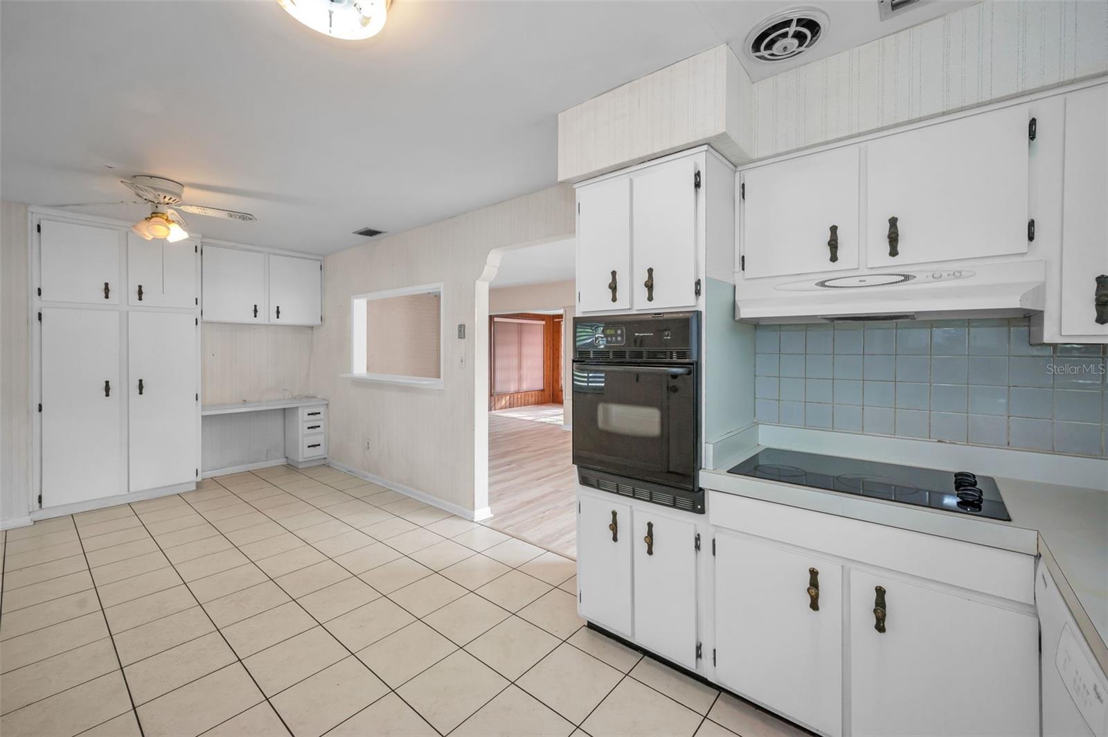 Image 17 of 57 For 2122 Erna Drive