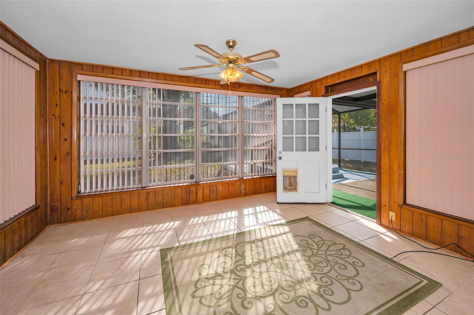 Image 21 of 57 For 2122 Erna Drive