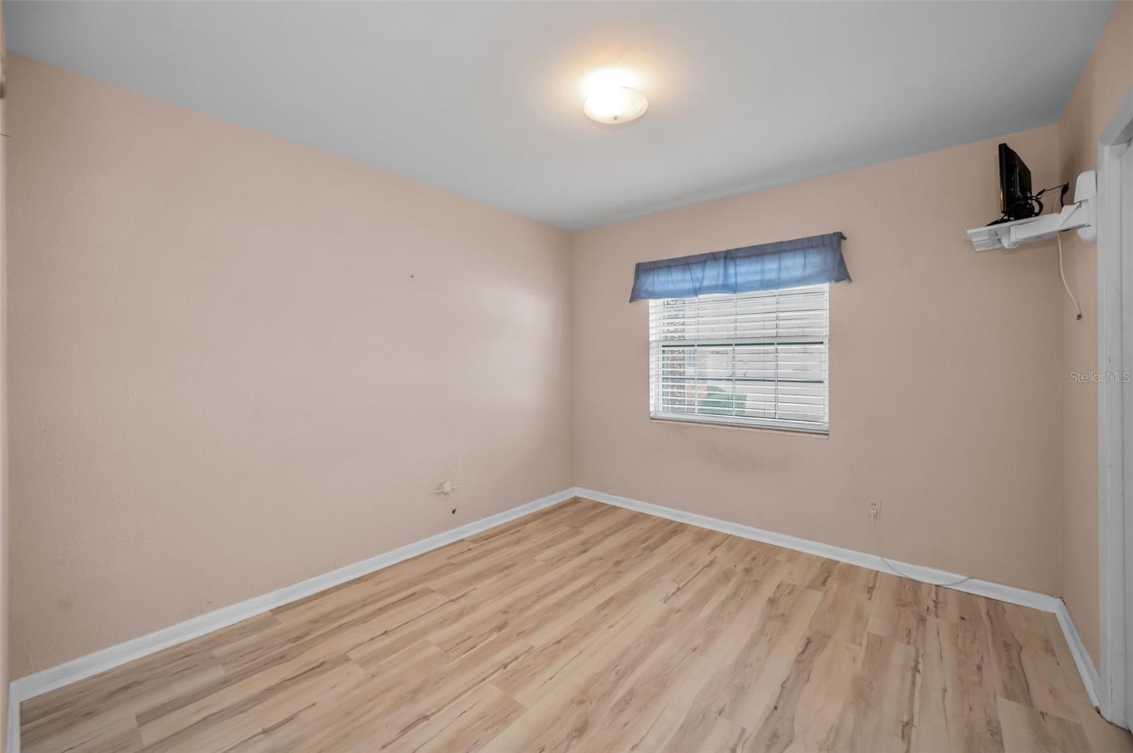 Image 32 of 57 For 2122 Erna Drive