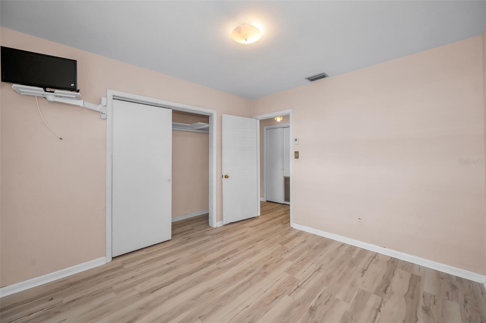 Image 34 of 57 For 2122 Erna Drive