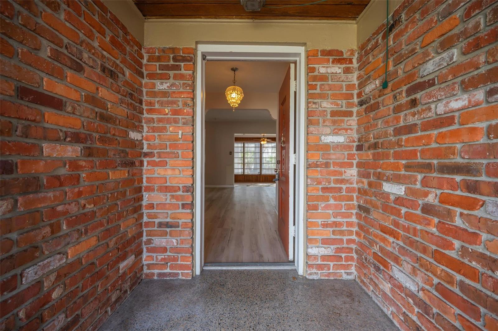 Image 4 of 57 For 2122 Erna Drive