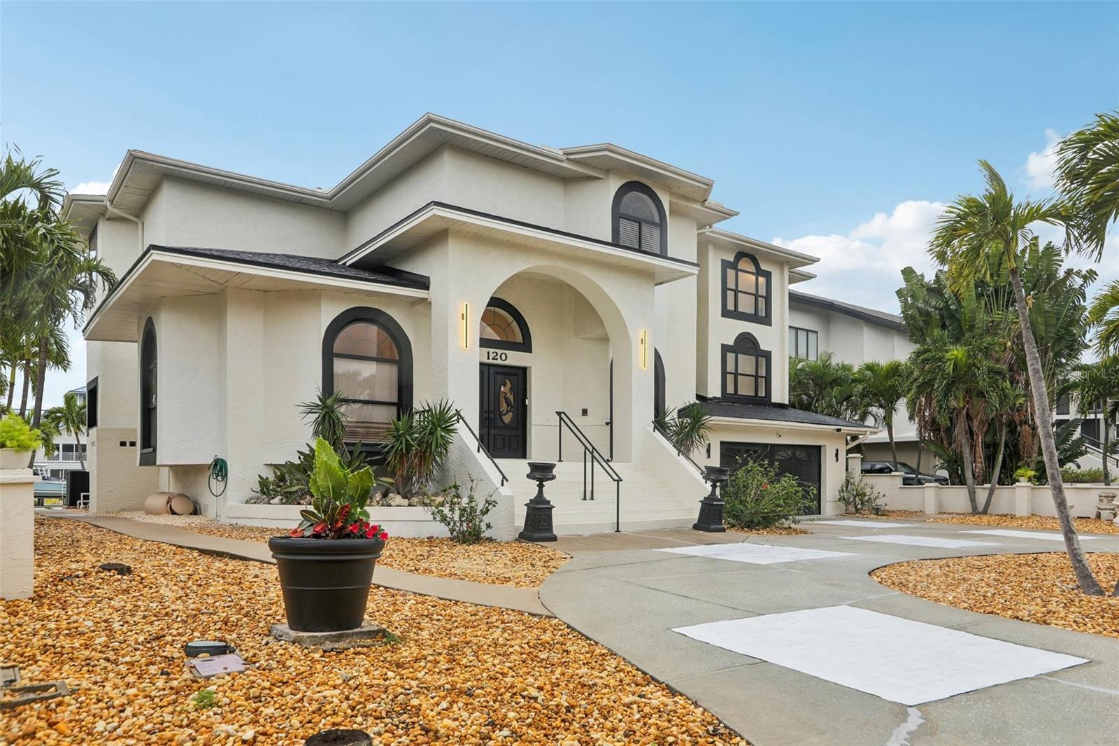 Image 3 of 72 For 120 8th Street E